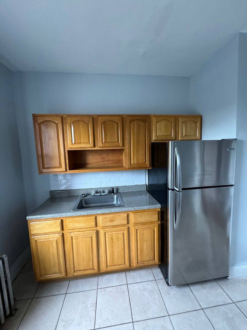 Apartment for rent at 85-87 W 32nd St, Bayonne, NJ 07002