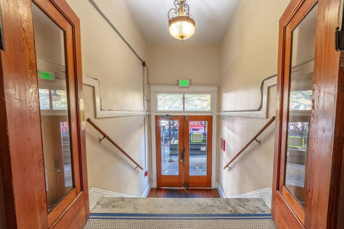 Apartment for rent at 1019 E Pike St, Seattle, WA 98122