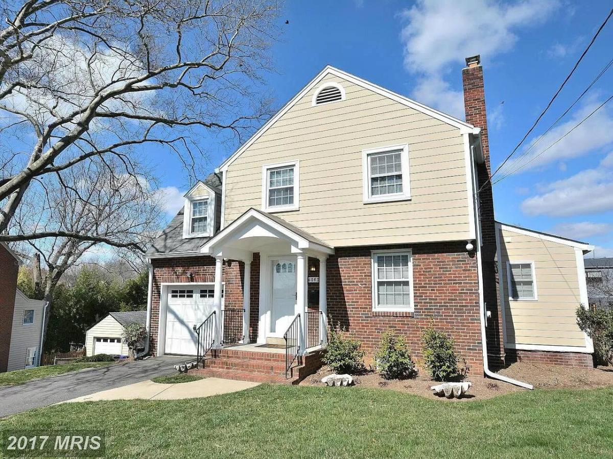House for rent at 6043 19th Rd N, Arlington, VA 22205