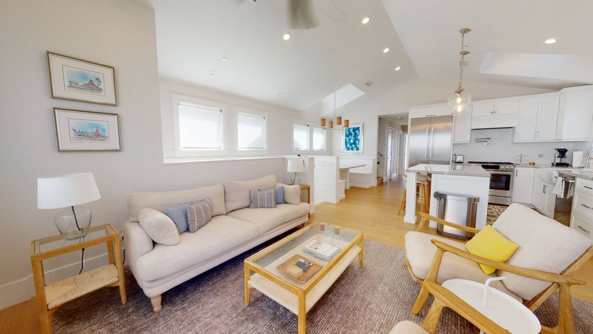 Apartment for rent at 958 F Ave, Coronado, CA 92118