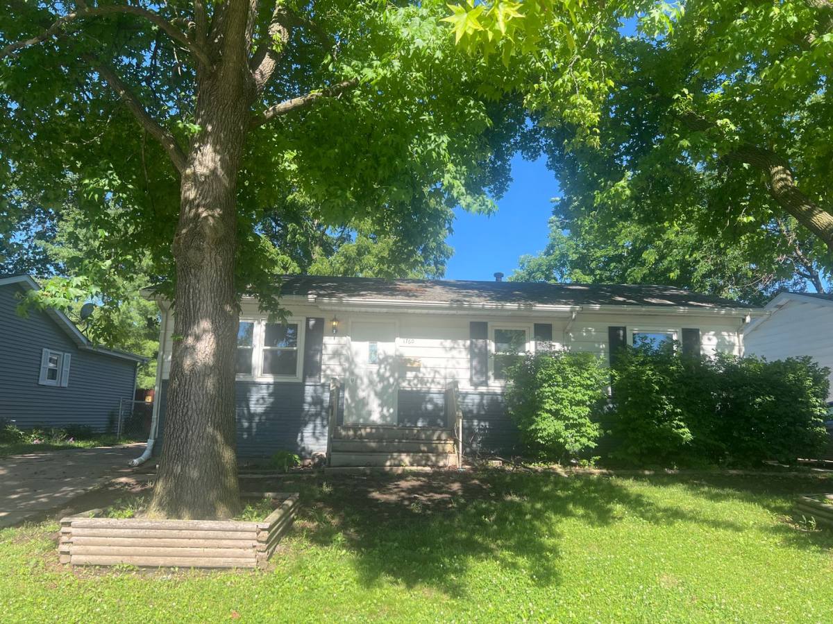 House for rent at 1760 Fairmont Dr, Springfield, IL 62702