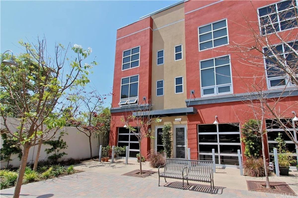 Apartment for rent at 665 N Poinsettia St, Santa Ana, CA 92701
