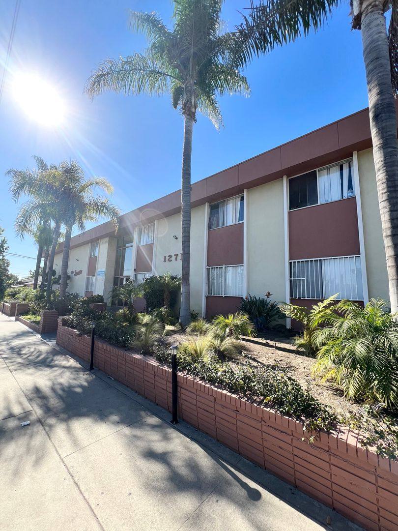 Apartment for rent at 12713 Kornblum Ave, Hawthorne, CA 90250