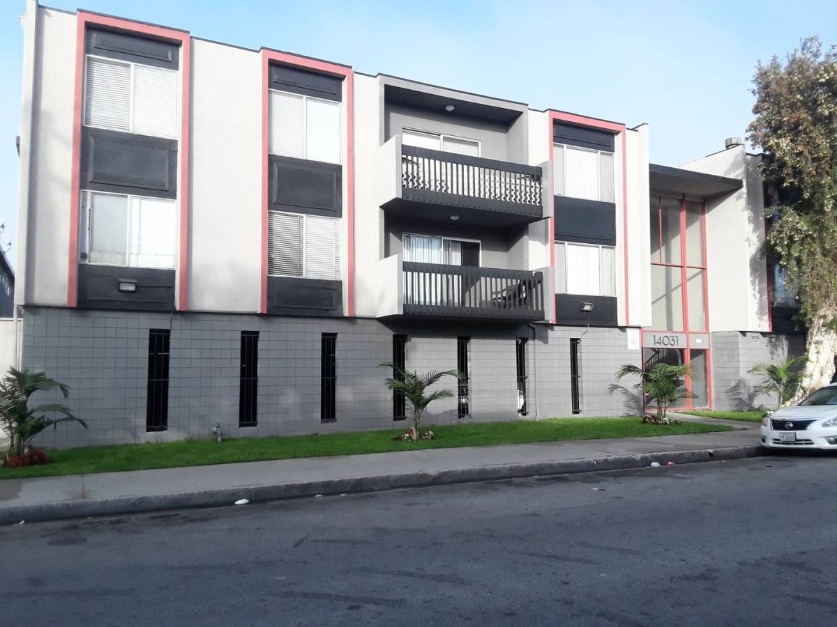 Apartment for rent at 14031 S Cerise, Hawthorne, CA 90250