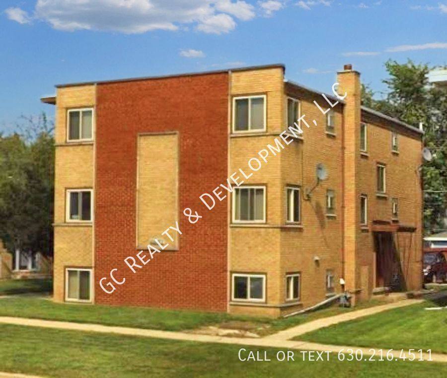 Apartment for rent at 18429 S Torrence Ave #5, Lansing, IL 60438