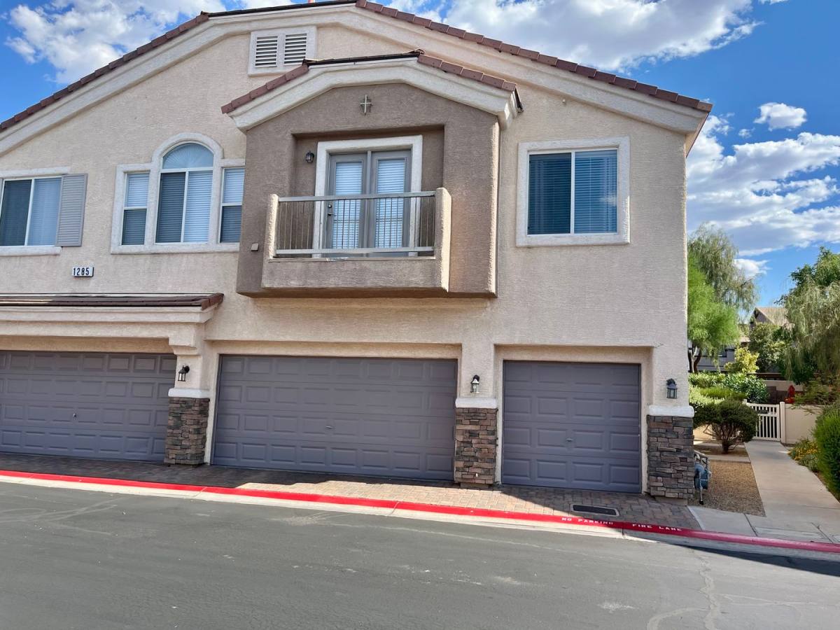Townhouse for rent at 1285 Large Cap Dr, Henderson, NV 89074