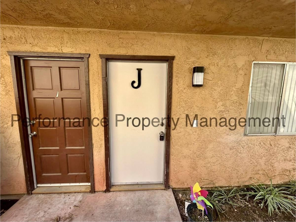 Condo for rent at 4720 Columbus St, Bakersfield, CA 93306