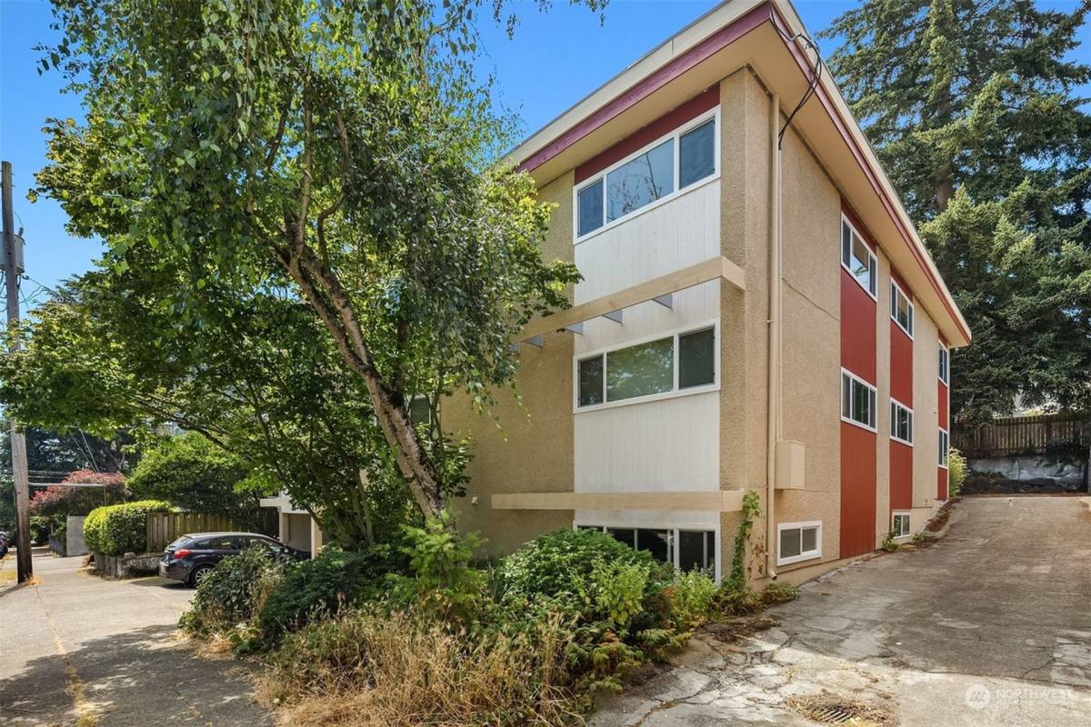 Apartment for rent at 4267 Woodland Park Ave N, Seattle, WA 98103