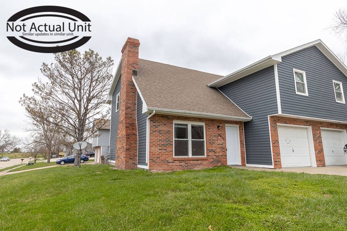 Apartment for rent at 1913-1915 Greenleaves Court, Columbia, MO 65201