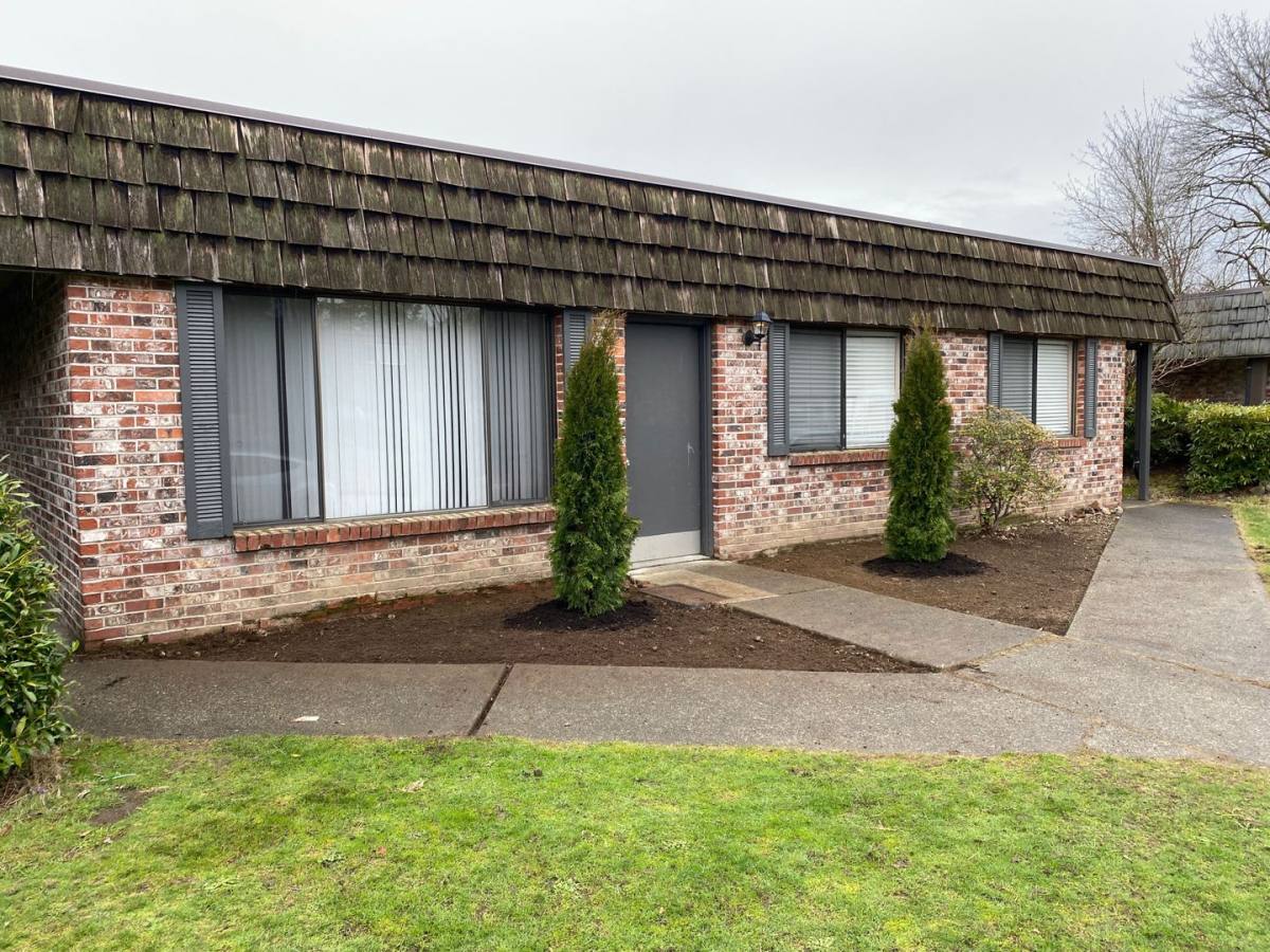 Townhouse for rent at 112 147th Ave SE, Bellevue, WA 98007