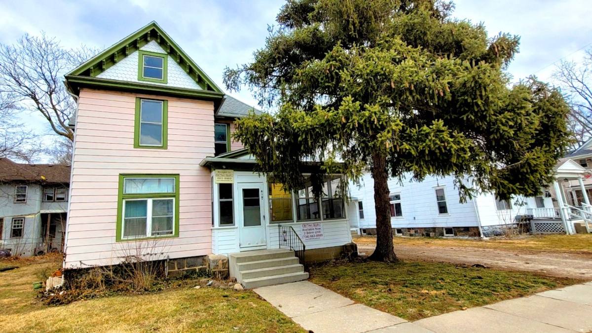 Apartment for rent at 418 Emmet St, Ypsilanti, MI 48197