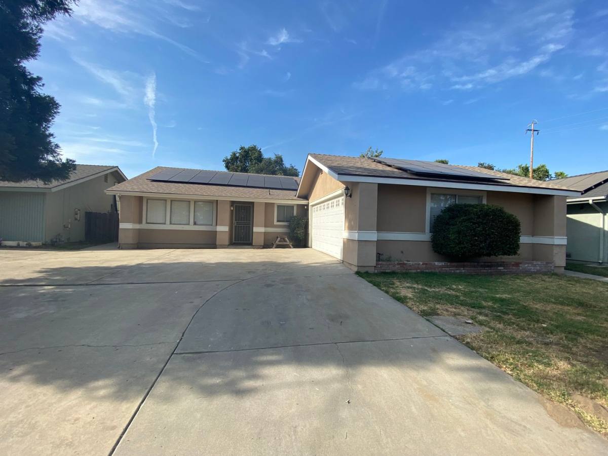 House for rent at 2818 E St Johns, Visalia, CA 93292