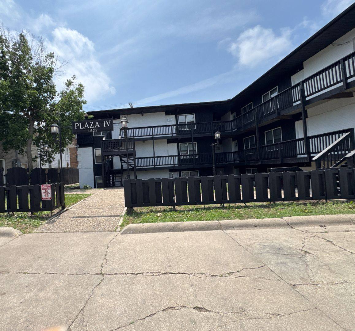 Apartment for rent at 1625 1635 E St, Lincoln, NE 68508
