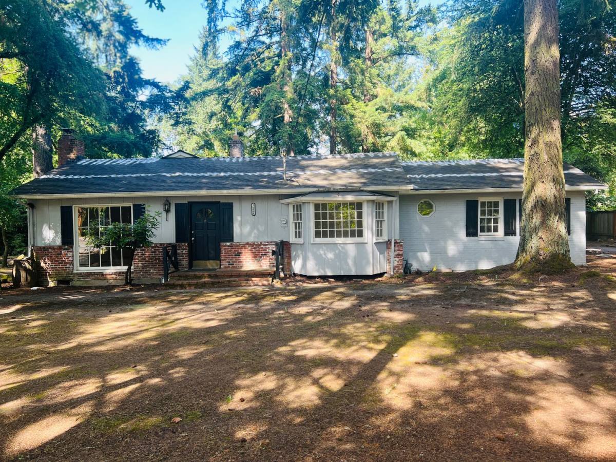 House for rent at 16064 SW Lake Forest Blvd, Lake Oswego, OR 97035