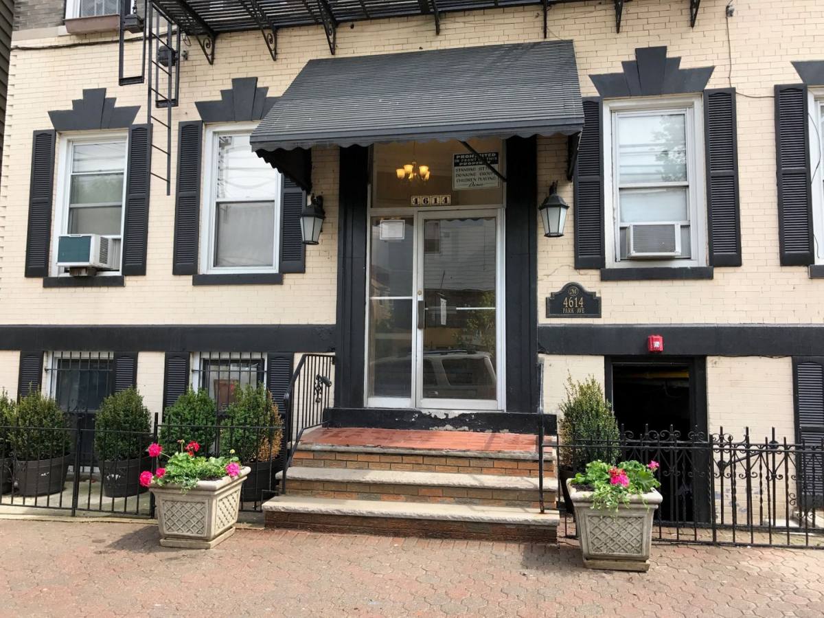 Apartment for rent at 4614 Park Ave, Weehawken, NJ 07086
