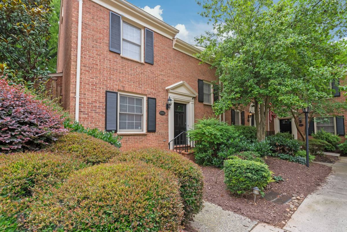 Townhouse for rent at 500 N Poplar St, Charlotte, NC 28202