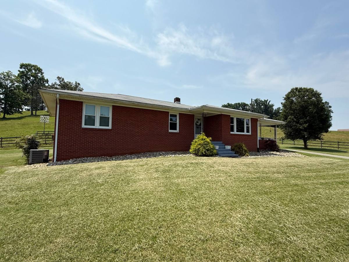House for rent at 2459 Middlesettlements Rd, Maryville, TN 37801