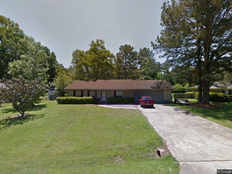 House for rent at 32 Forest Dr, Monroe, LA 71203