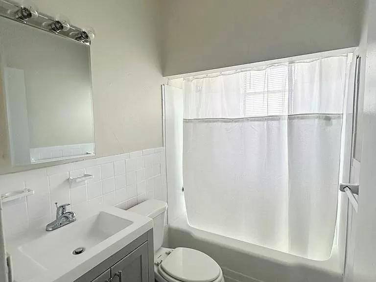 Apartment for rent at 444 E 36th St, Paterson, NJ 07504