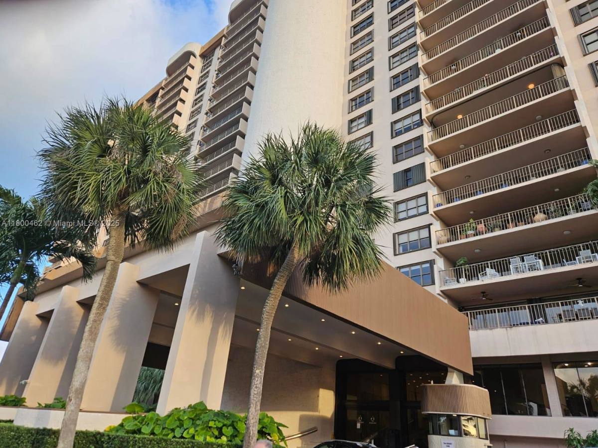 Apartment for rent at 1800 NE 114th St #508, Miami, FL 33181