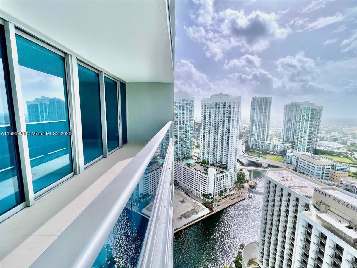 Condo for rent at 200 Biscayne Blvd #3110, Miami, FL 33132
