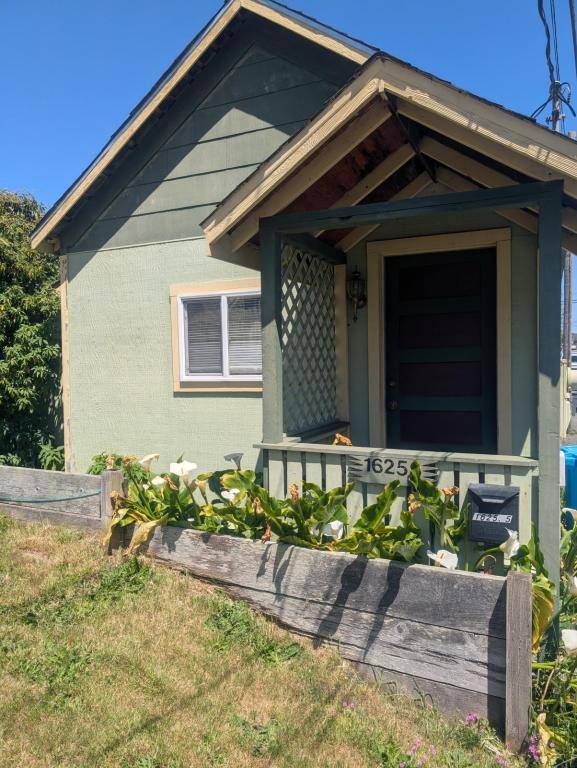 House for rent at 1625 Union St, Eureka, CA 95501