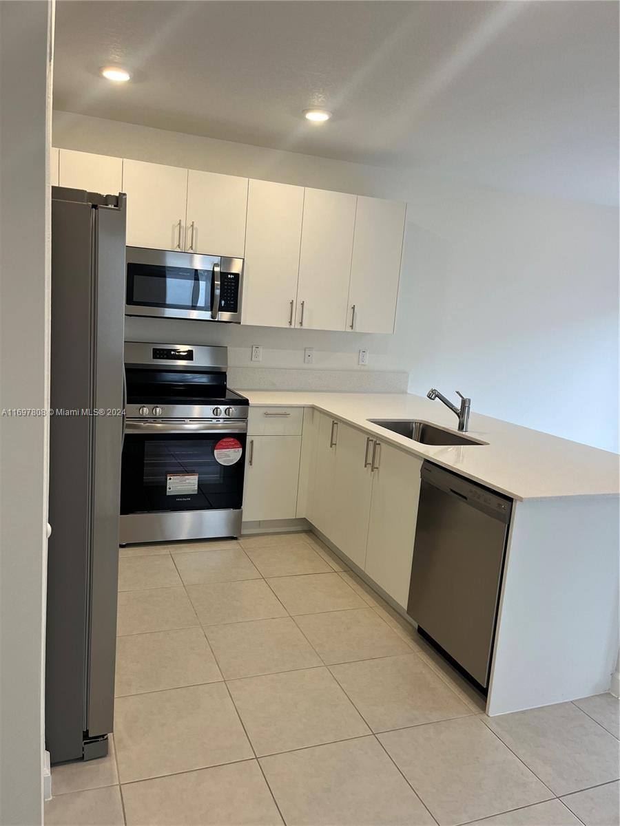 Townhouse for rent at 5090 SW 37th St, Hollywood, FL 33023