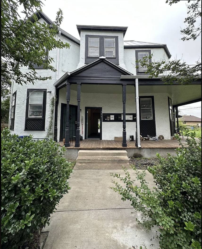 Apartment for rent at 711 E Carson St #A4, San Antonio, TX 78208