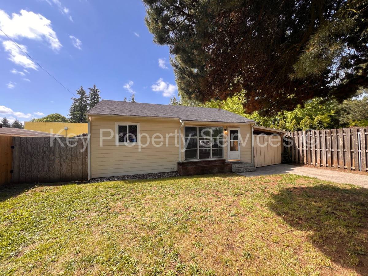 House for rent at 2305 E 25th St, Vancouver, WA 98661