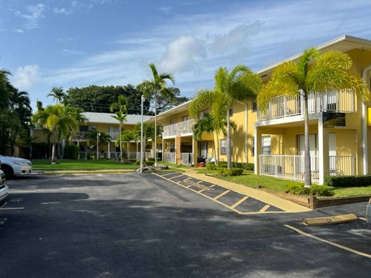 Apartment for rent at 2536 Van Buren St, Hollywood, FL 33020