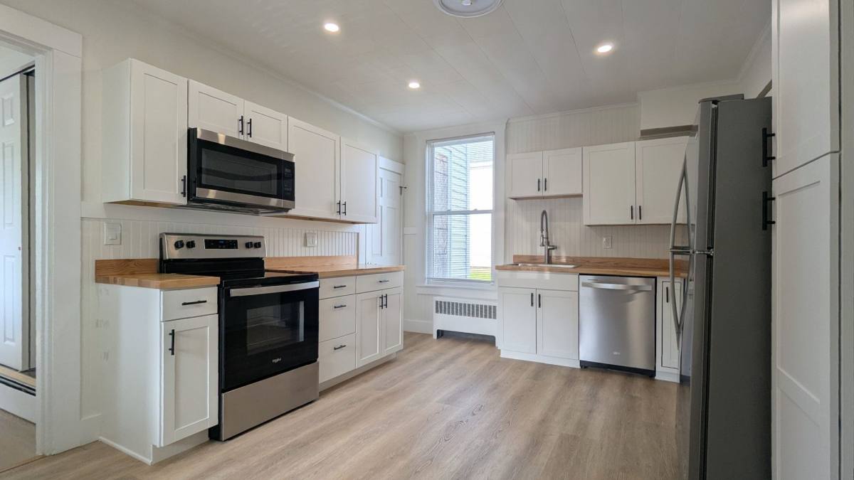 93 Highland Ave, Gardiner, ME 04345