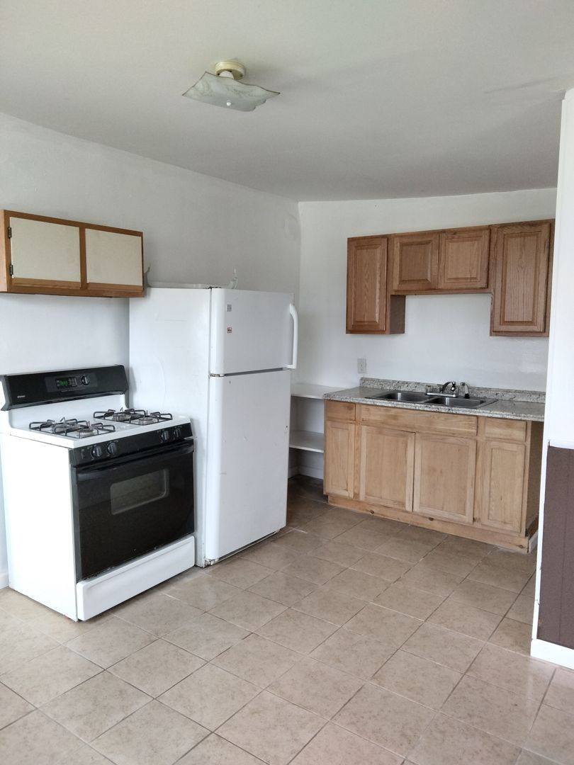 Apartment for rent at 103 Glen St, New Britain, CT 06051