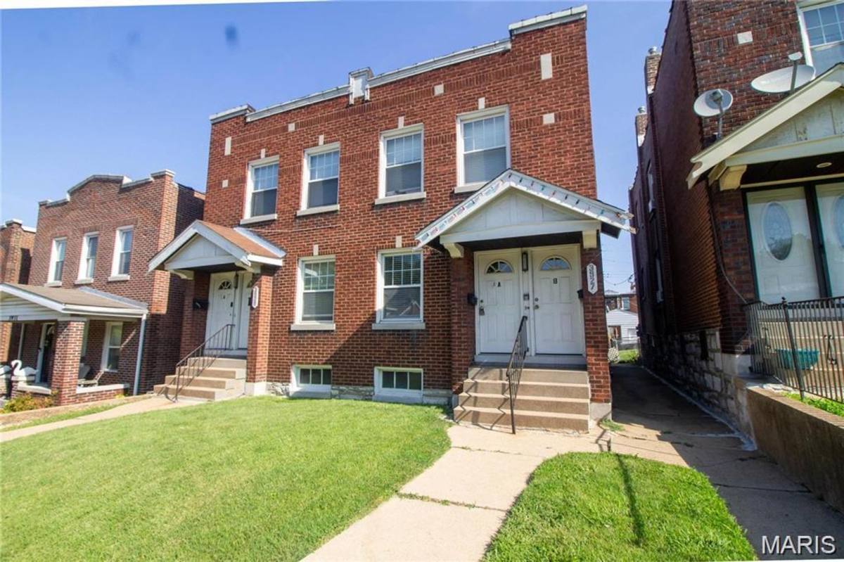 Townhouse for rent at 3927 Tholozan Ave, Saint Louis, MO 63116