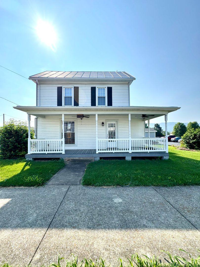 House for rent at 9550 S Congress St, New Market, VA 22844