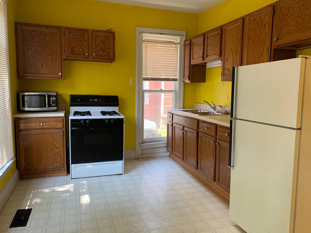 Apartment for rent at 804 W Walnut, Kalamazoo, MI 49007