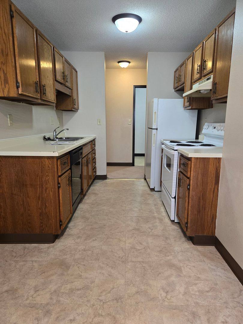 Apartment for rent at 1408 Oak Manor Ave S, Fargo, ND 58103