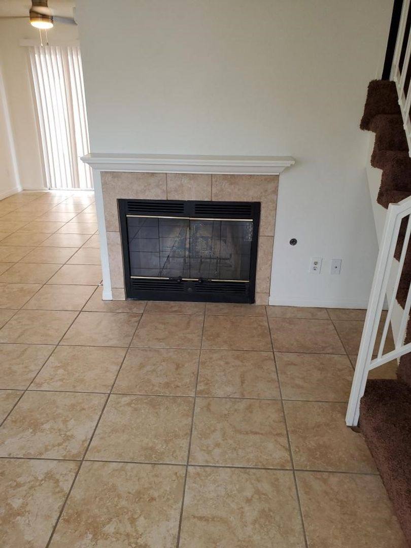 Townhouse for rent at 1075 W Devonshire Ave, Hemet, CA 92543