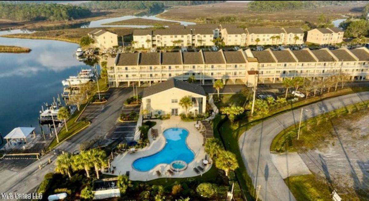Condo for rent at 2421 Beachview Dr, F13, Ocean Springs, MS 39564