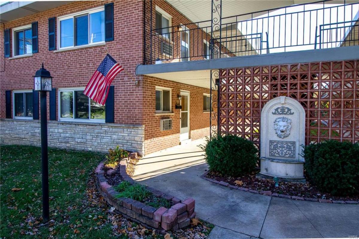 Apartment for rent at 2758 Walton Rd, Saint Louis, MO 63114