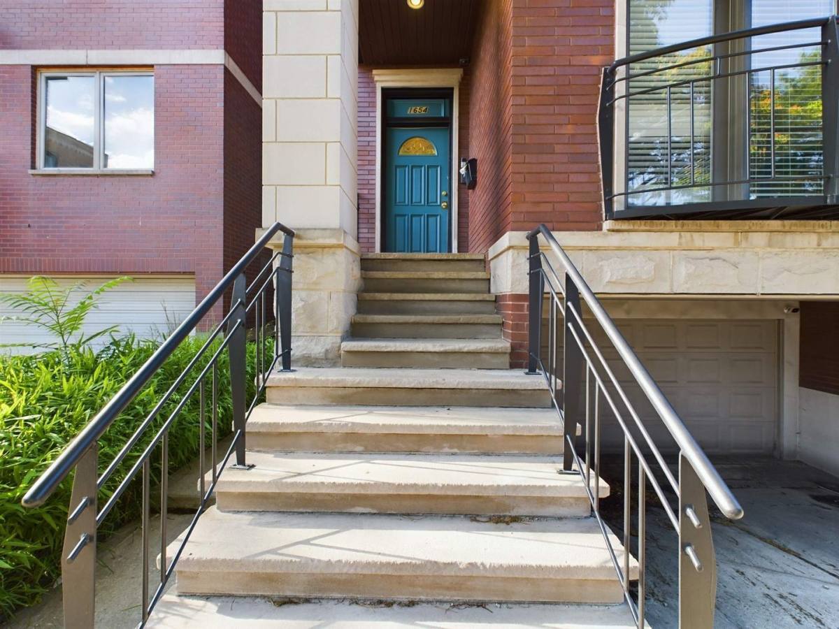 Apartment for rent at 1654 W Ohio St, Chicago, IL 60622