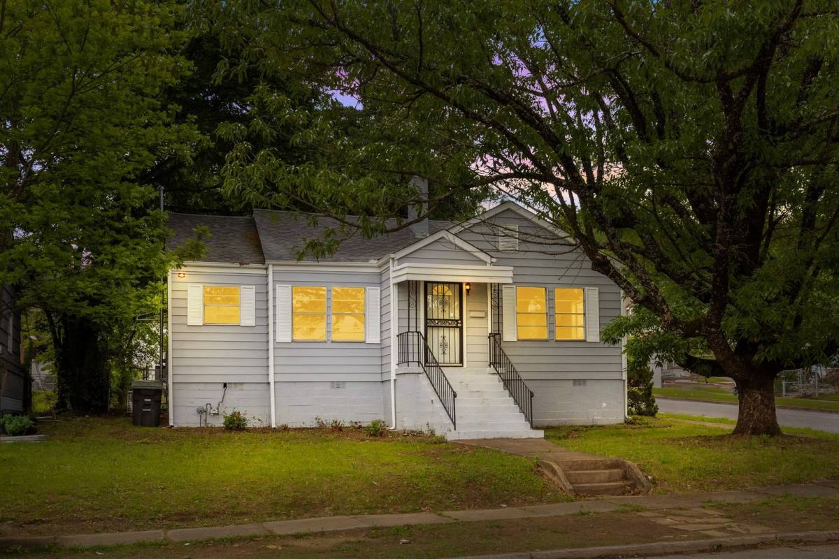 House for rent at 1001 Valley Rd Place, Birmingham, AL 35208