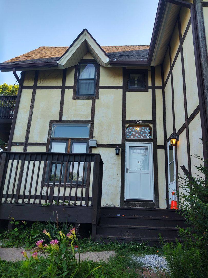 Apartment for rent at 528 W 6th St, Davenport, IA 52803