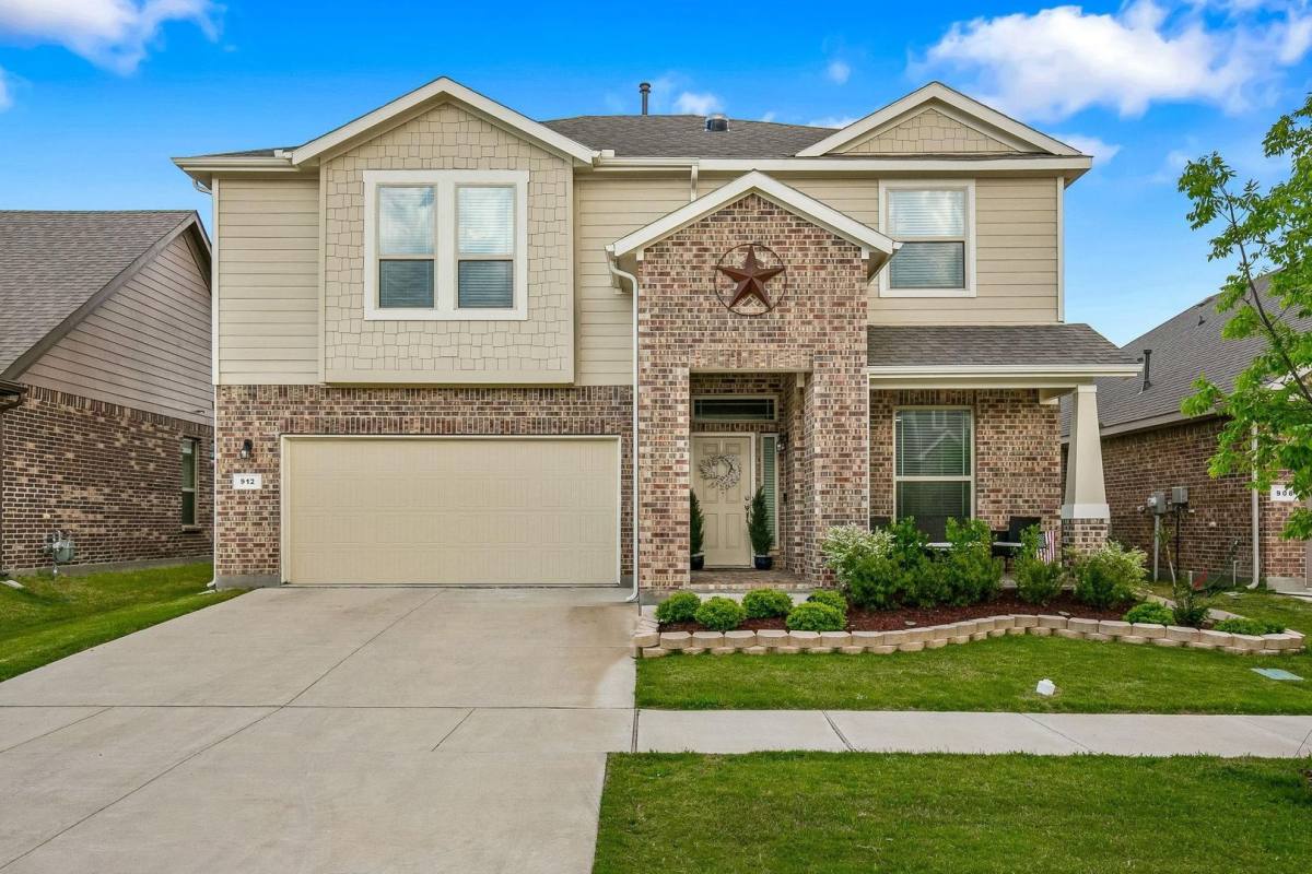 House for rent at 912 Falcon Rd, Argyle, TX 76226