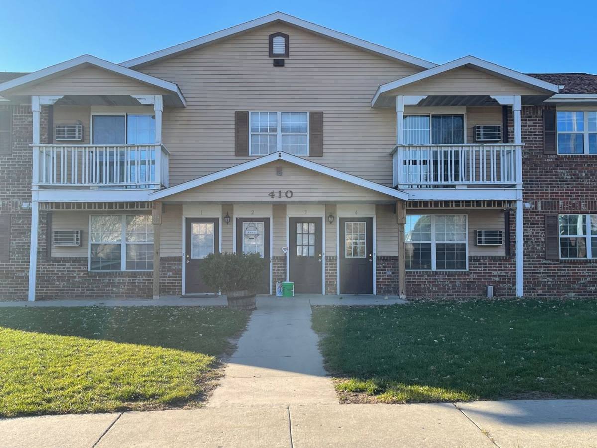 Apartment for rent at 410 S River Rd, West Bend, WI 53095