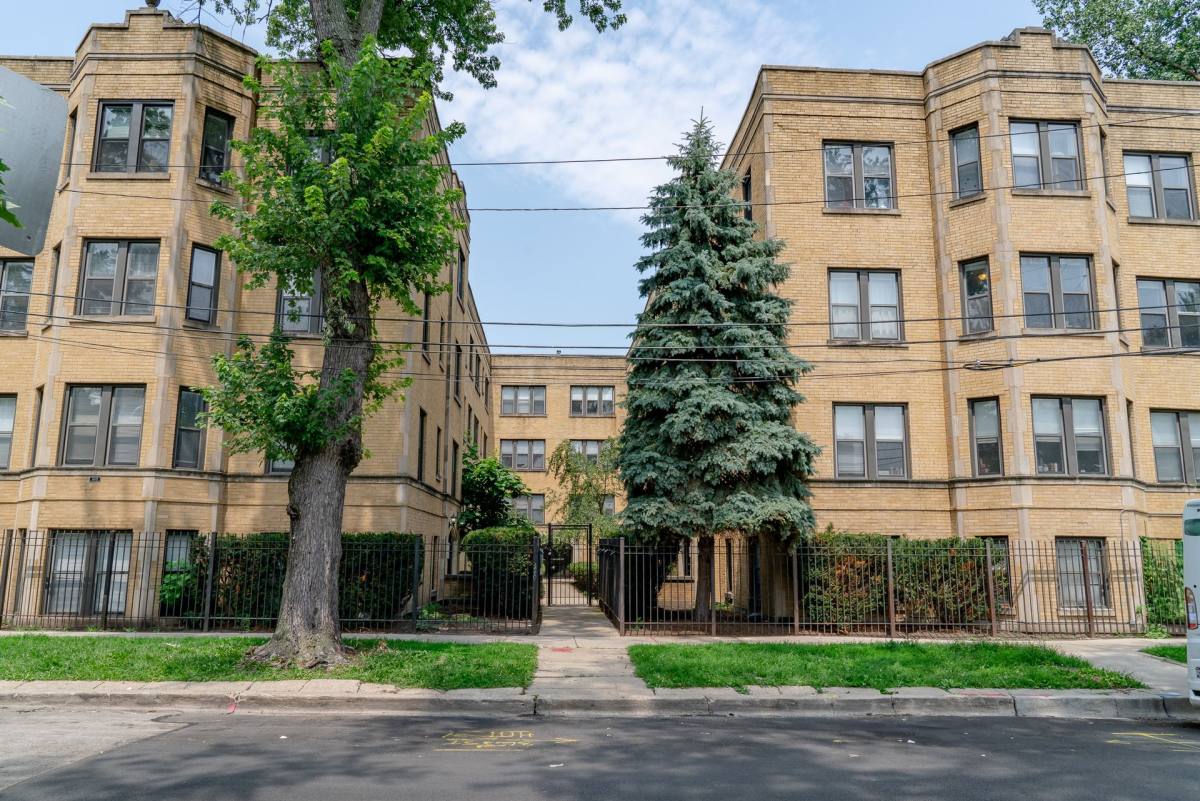 Apartment for rent at 3002-10 W Ainslie St, Chicago, IL 60625
