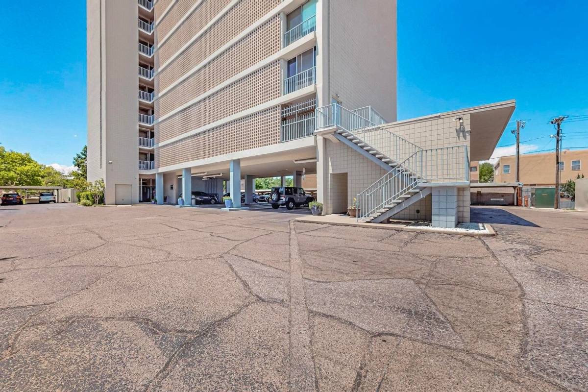 Apartment for rent at 600 Alcalde Place SW, Albuquerque, NM 87104