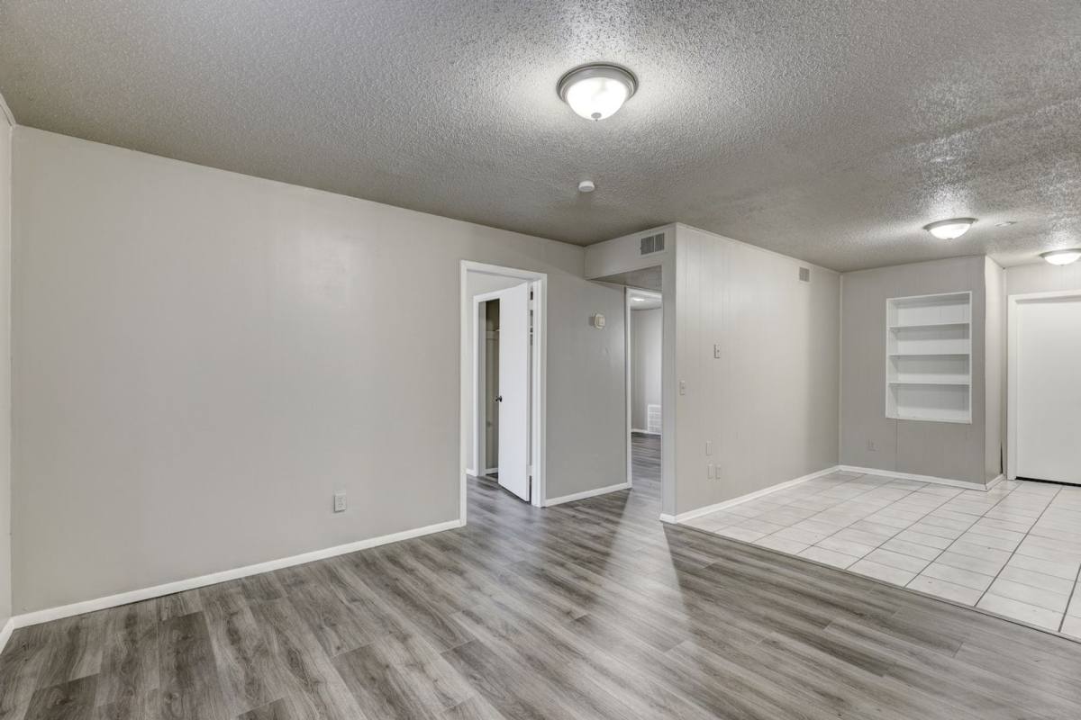 Apartment for rent at 1518 1520 W London Ave, El Reno, OK 73036