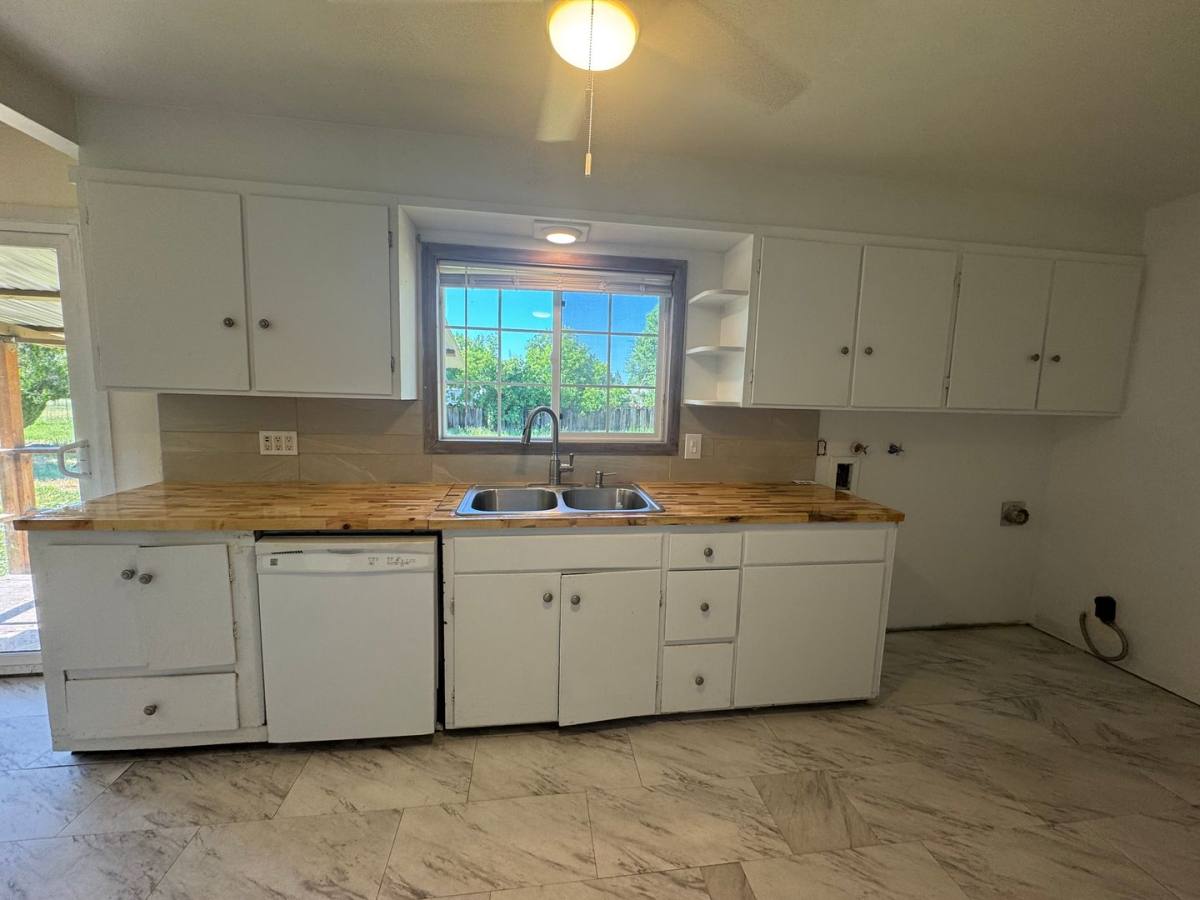 House for rent at 3630 Laverne Ave, Klamath Falls, OR 97603