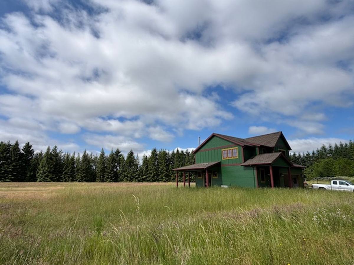 House for rent at 8210 Broadmead Rd, Amity, OR 97101