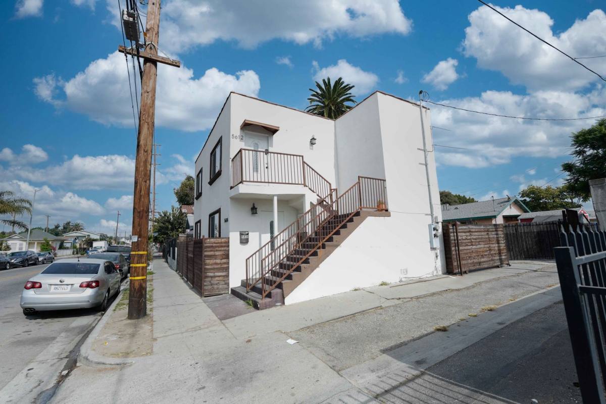 Apartment for rent at 5610-5612 Hooper Ave, Los Angeles, CA 90011